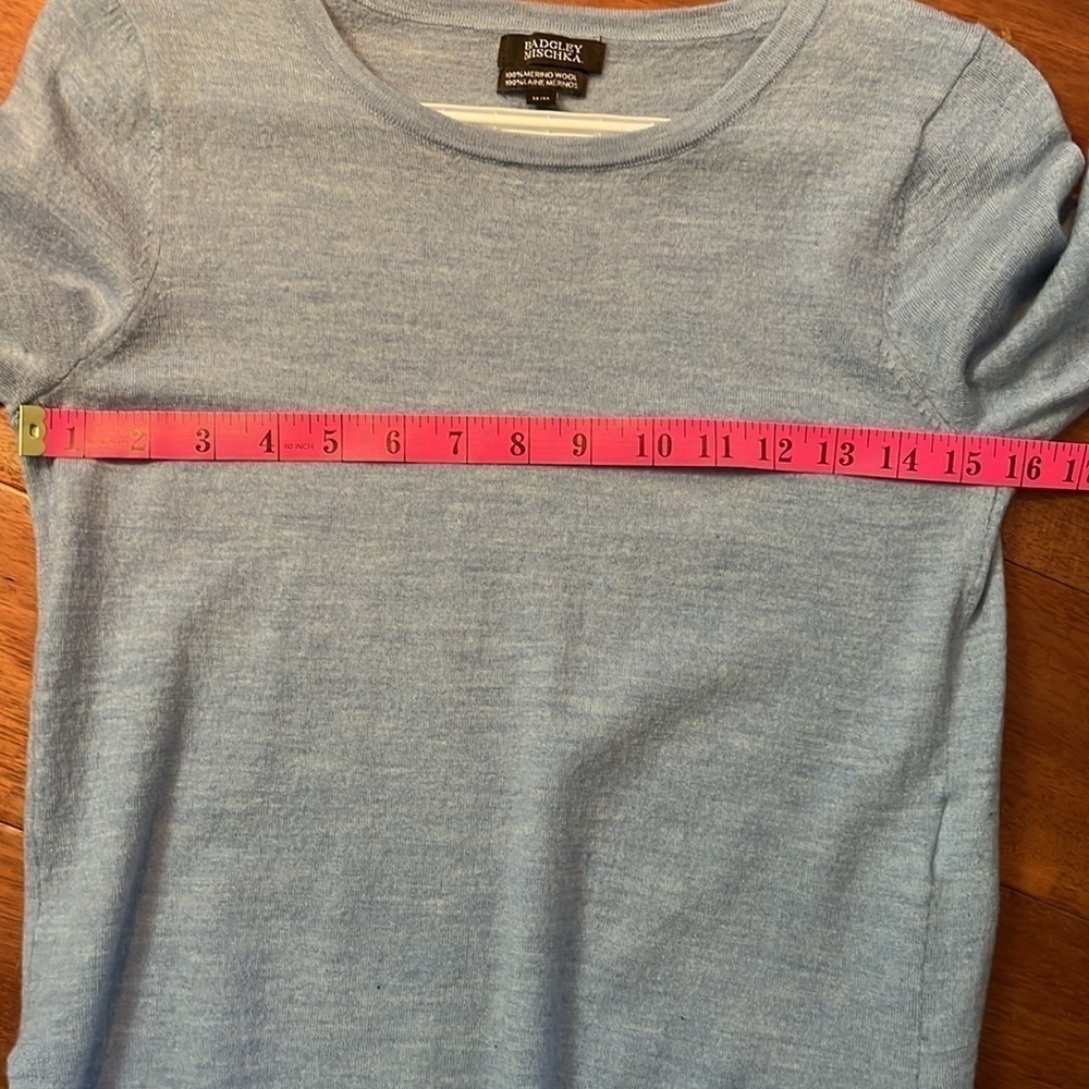 Badgley Mischka 100% Merino wool light blue sweater size medium - Picture 4 of 4